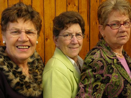 Tante Dela, tante Annie en tante Riek.